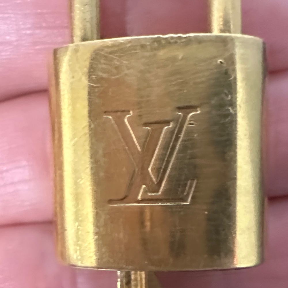 💯% Authentic Louis Vuitton Luxurious Gold Padlock and Key #319. EUC - Picture 6 of 8